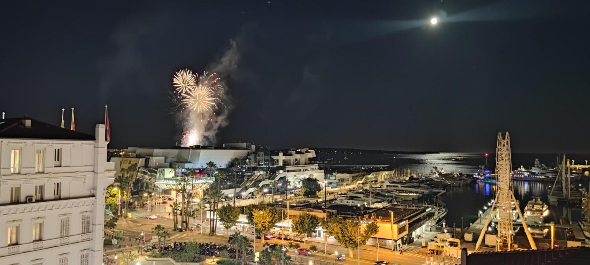 O Festival Palace, Terrace With Panoramic Sea View คานส์ ภายนอก รูปภาพ
